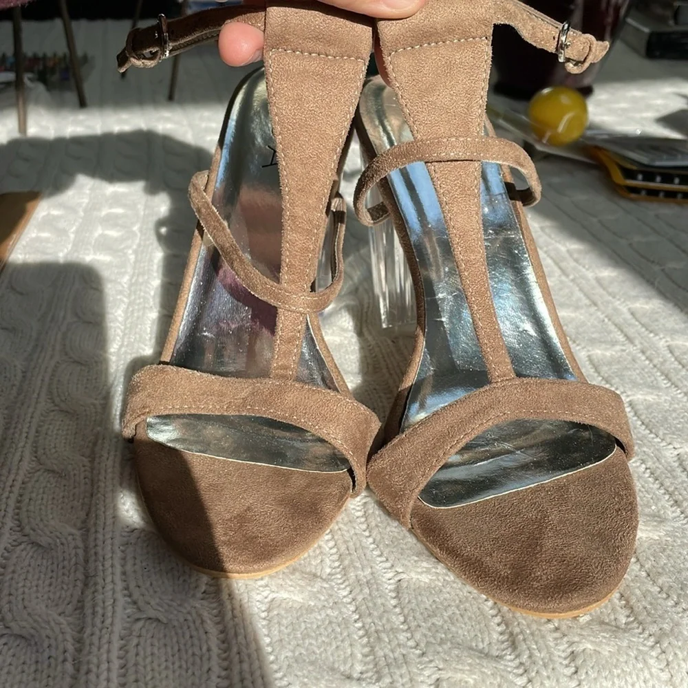 Women’s NOA 10 faux suede strappy clear plastic/lucite chunky 4.25” heels - Picture 6 of 12
